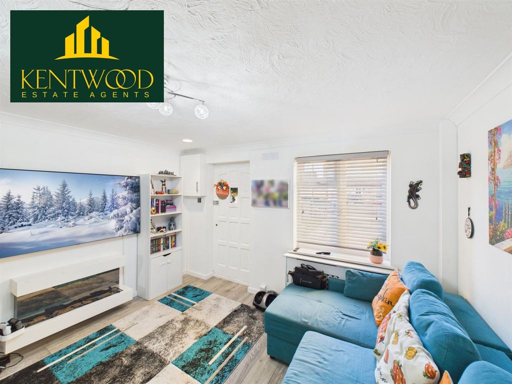 Property photo 3 of 12 Bader Gardens, Cippenham, Slough Â€” A Beautifully P