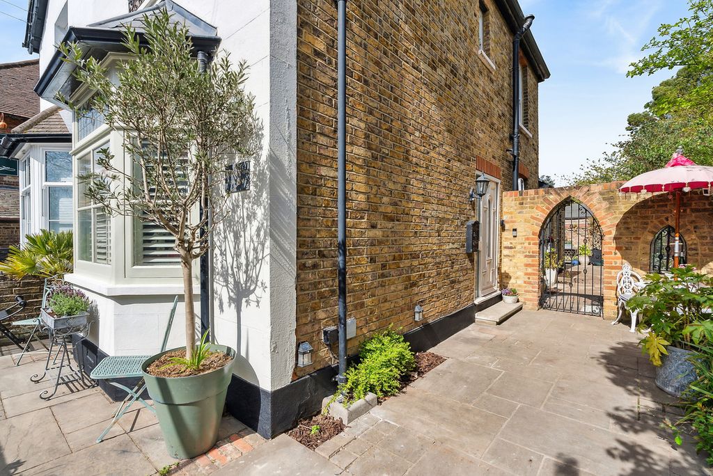 Property photo 1 of 39