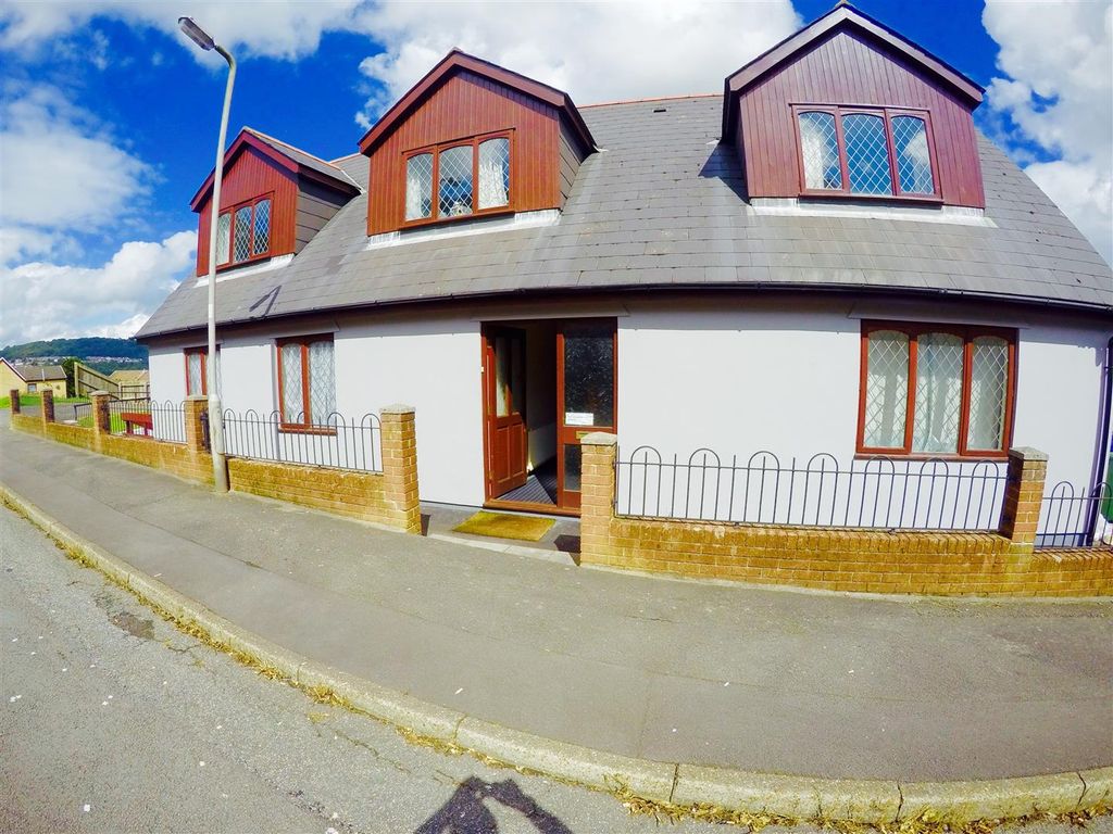 Property photo 2 of 6