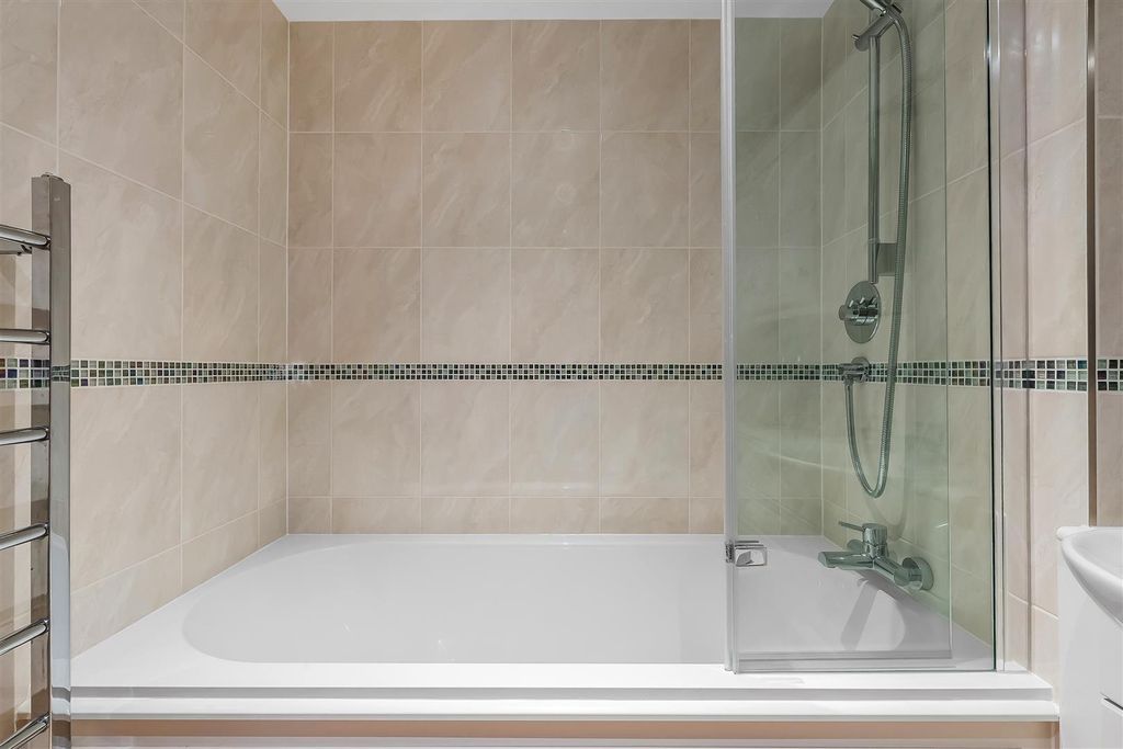 Additional image 14 of 2 bed flat for saleStation Road West, Oxted RH8