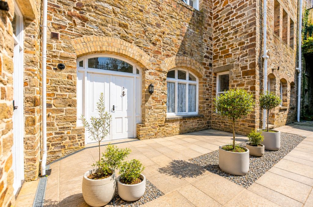 Property photo 1 of 6 Tps Bodmin 01208 74182 1