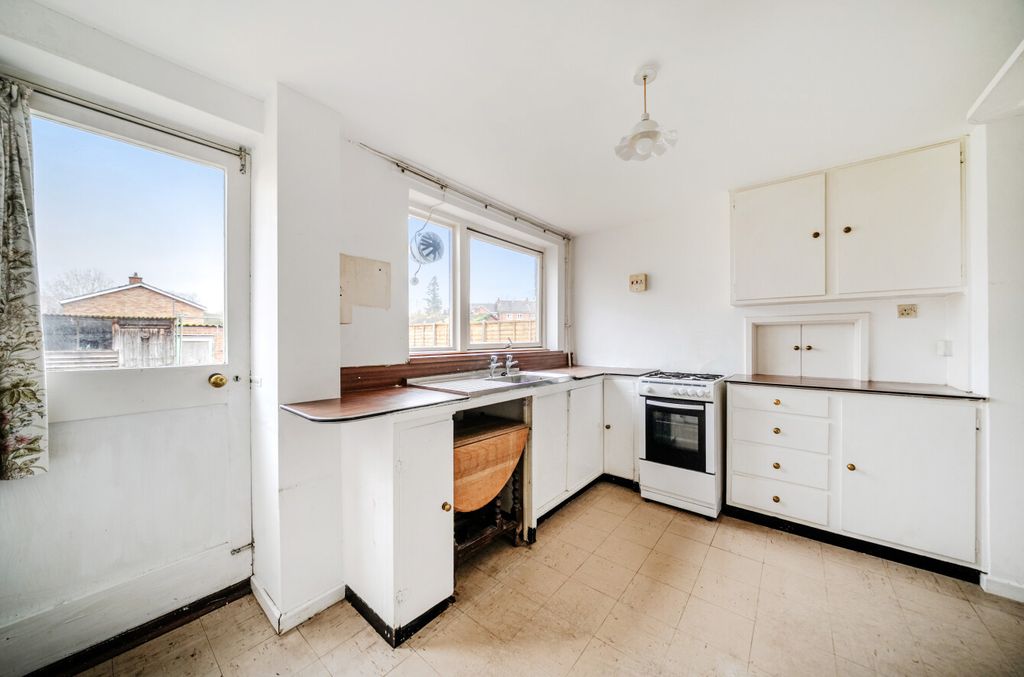 Property photo 3 of 15 1394403-6-698Db87...