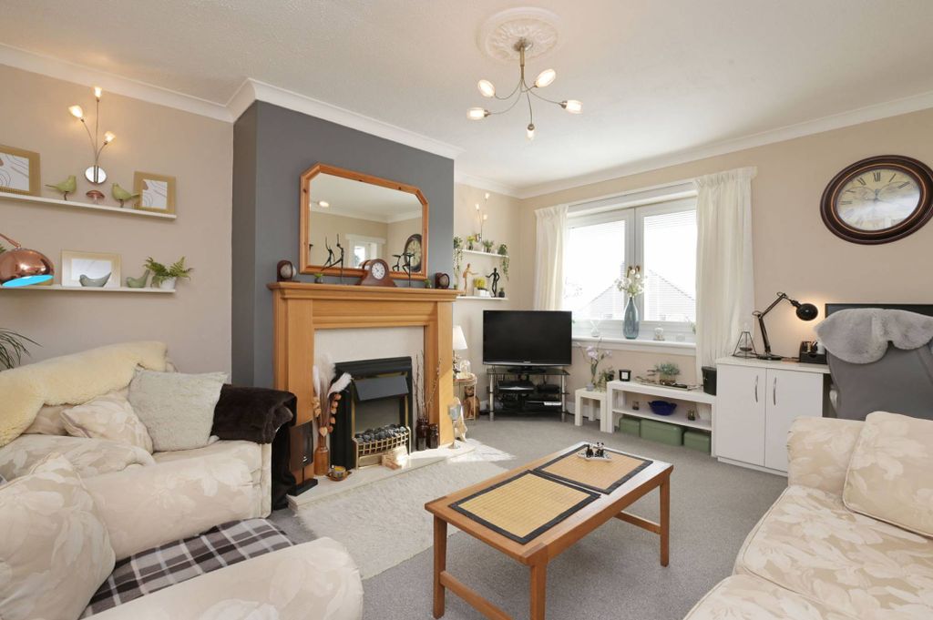 Property photo 2 of 25