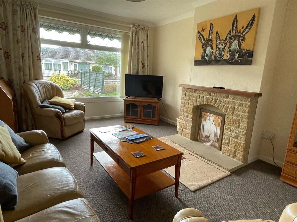 Property photo 2 of 16 Lounge.Jpg