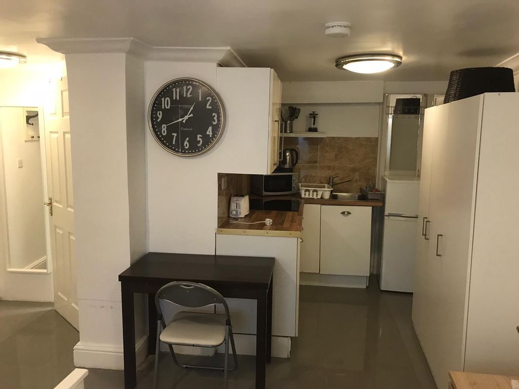 Property photo 1 of 3 Kitchen
