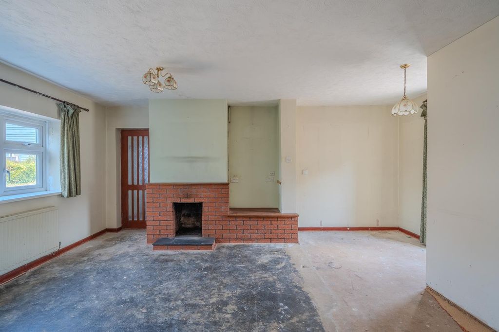 Property photo 3 of 21 36 St Cadocs Road-8.Jpg
