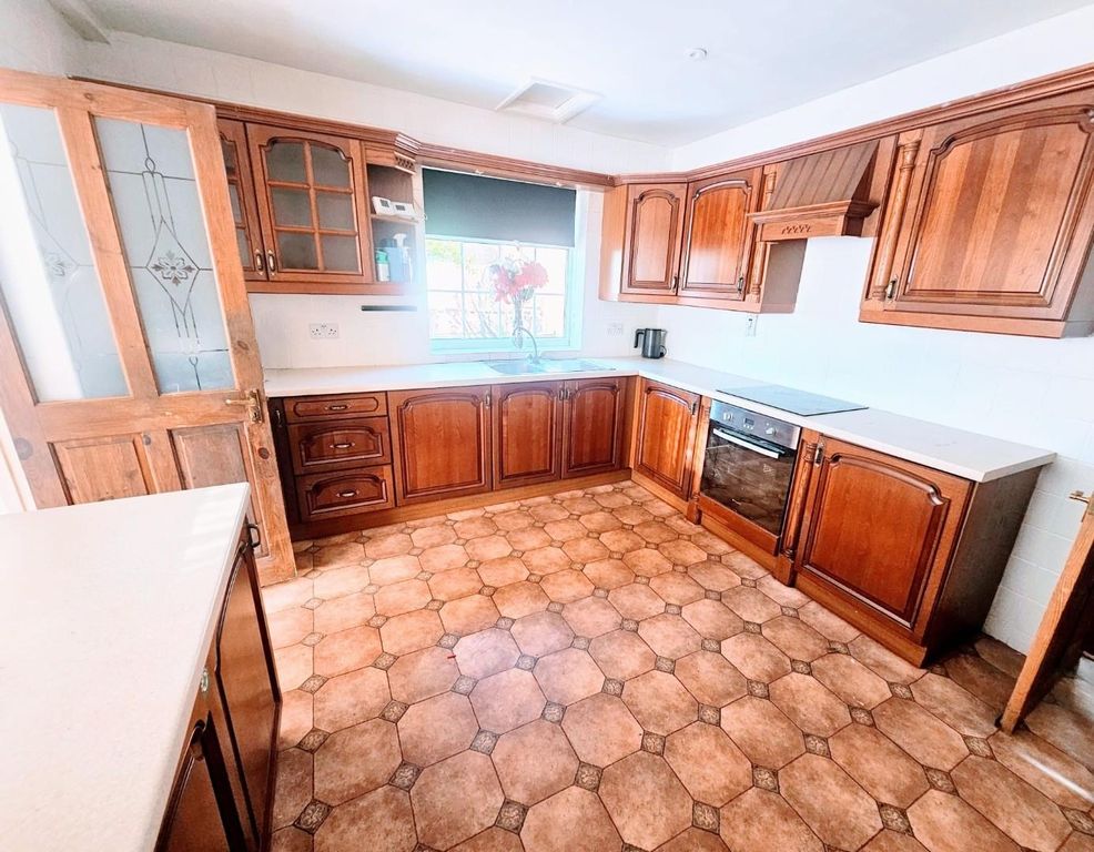 Property photo 3 of 18 Kitchen
