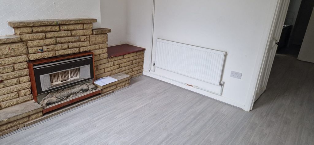 Property photo 1 of 9 A Recently Refurbished Three Bedroom House Available For Sale Located On Hartley Road In Luton
