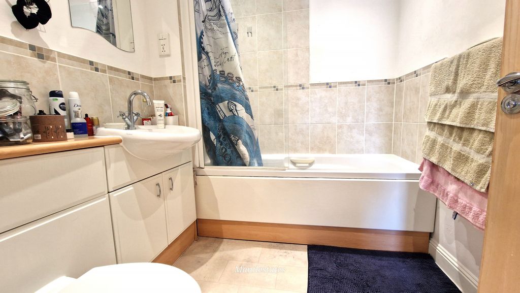 Property photo 3 of 16 Bathroom