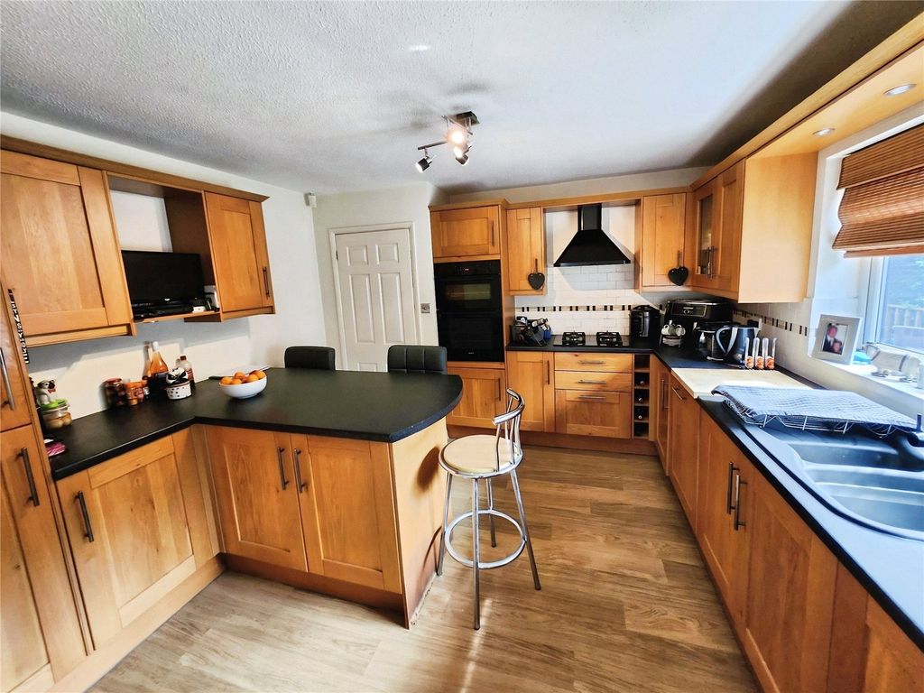 Property photo 3 of 16 Kitchen