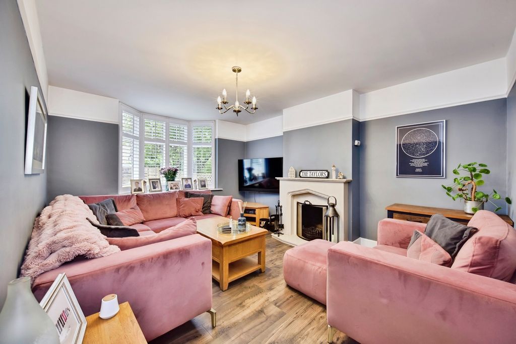 Property photo 3 of 25 Pbox-Img.Jpg