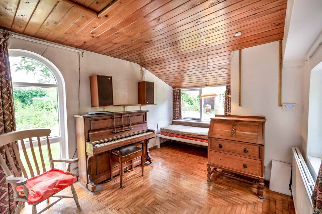 Property photo 2 of 21