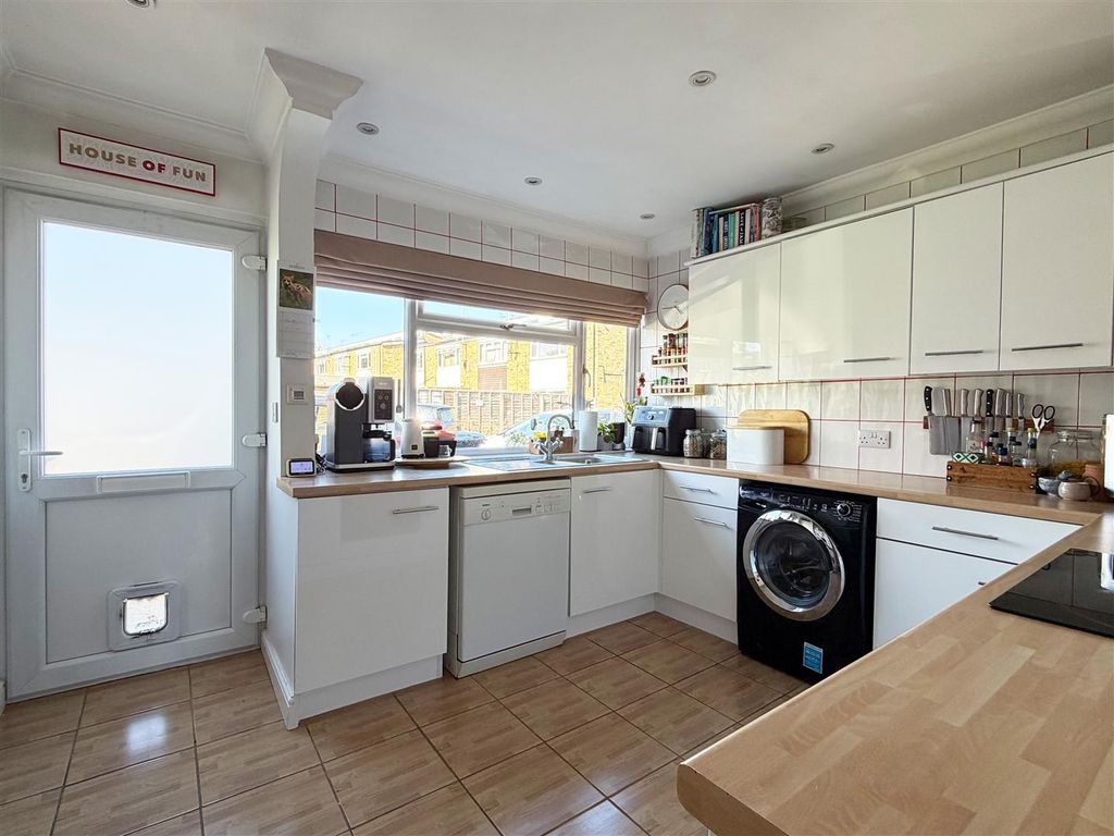 Property photo 3 of 13 Dr Kitchen2 Copy.Jpg