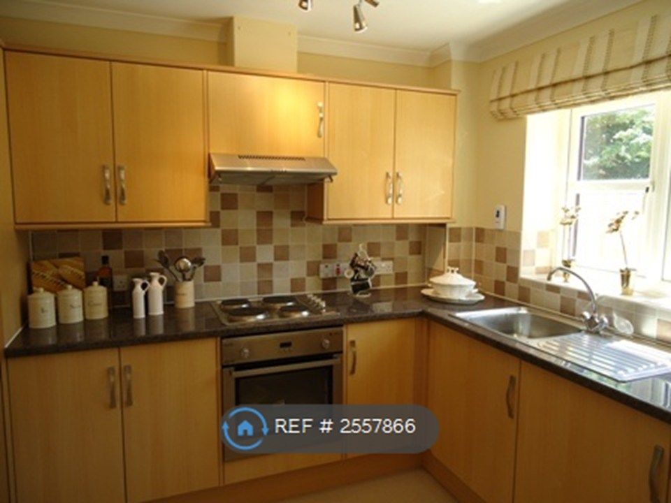 Property photo 2 of 6 Kitchen