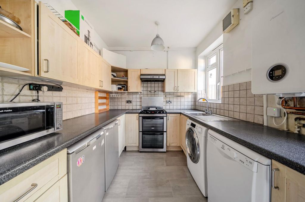 Property photo 3 of 12 1395431-6-695Ba923B540E.Jpg