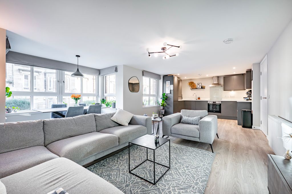 Property photo 3 of 33