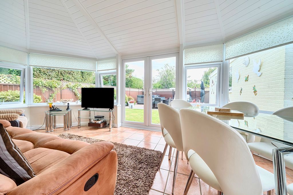 Property photo 2 of 13 Conservatory