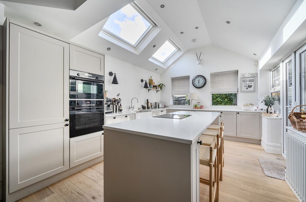 Property photo 2 of 17 1405059-3-697A164...