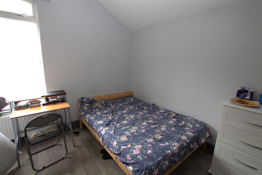 Property photo 2 of 7 Room 4 .Jpg