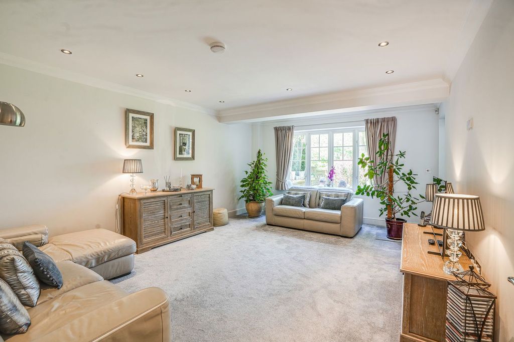 Property photo 3 of 49