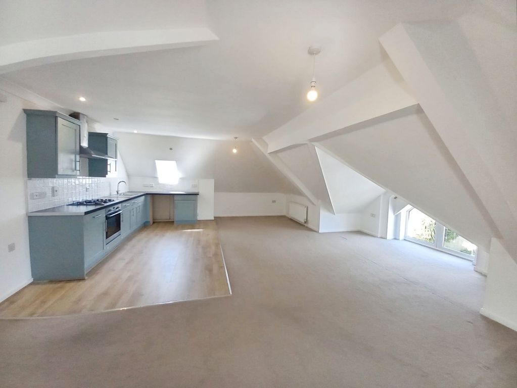 Property photo 3 of 16 Kitchen/Lounge