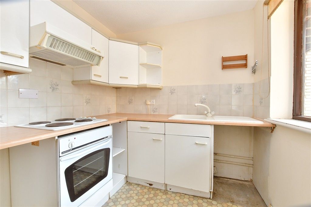 Property photo 3 of 8 Kitchen