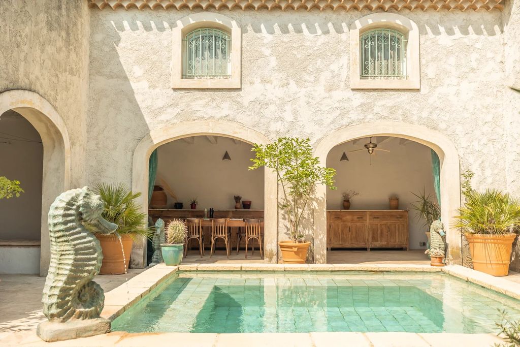 Property photo 2 of 23