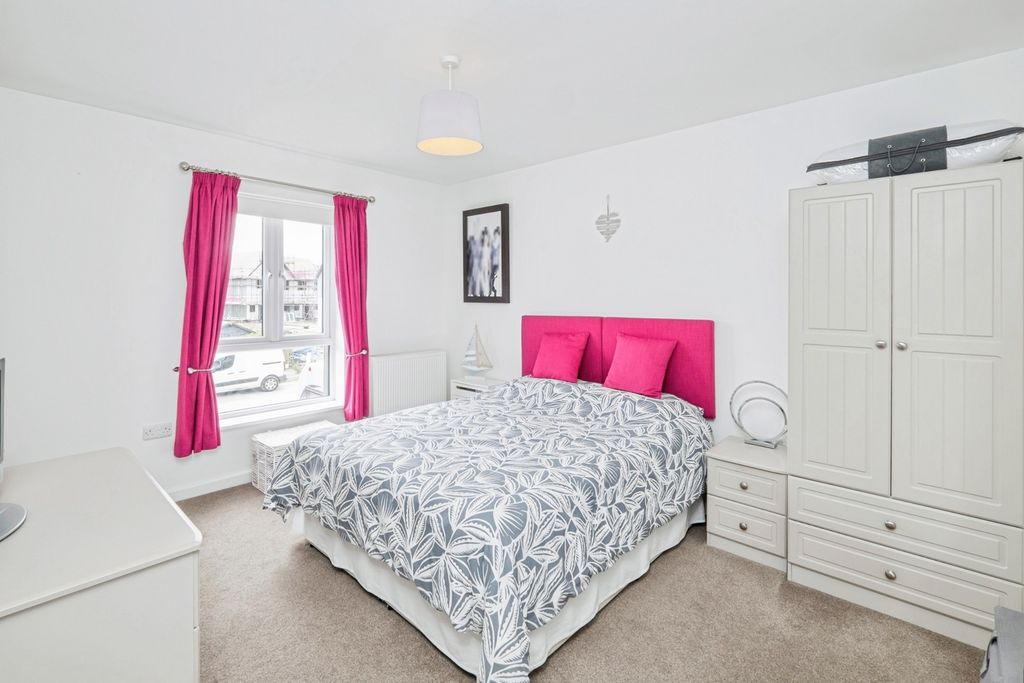 Property photo 3 of 18 Pbox-Img.Jpg