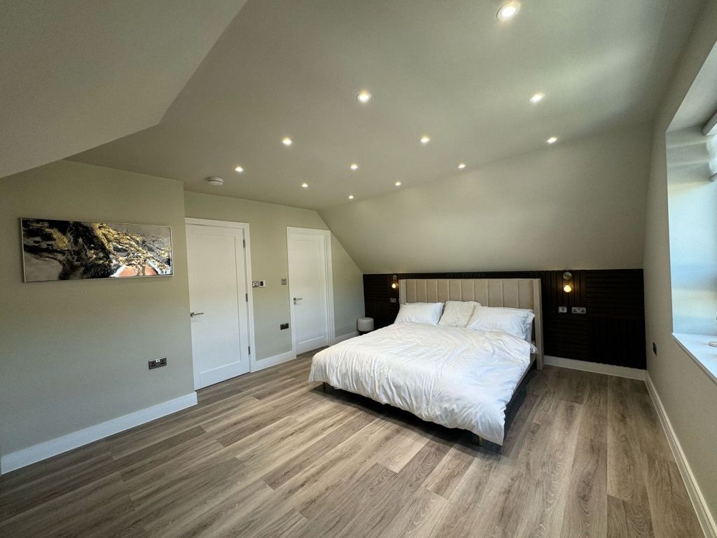Additional image 12 of 2 bed flat for saleWest Wycombe Road, High Wycombe HP12