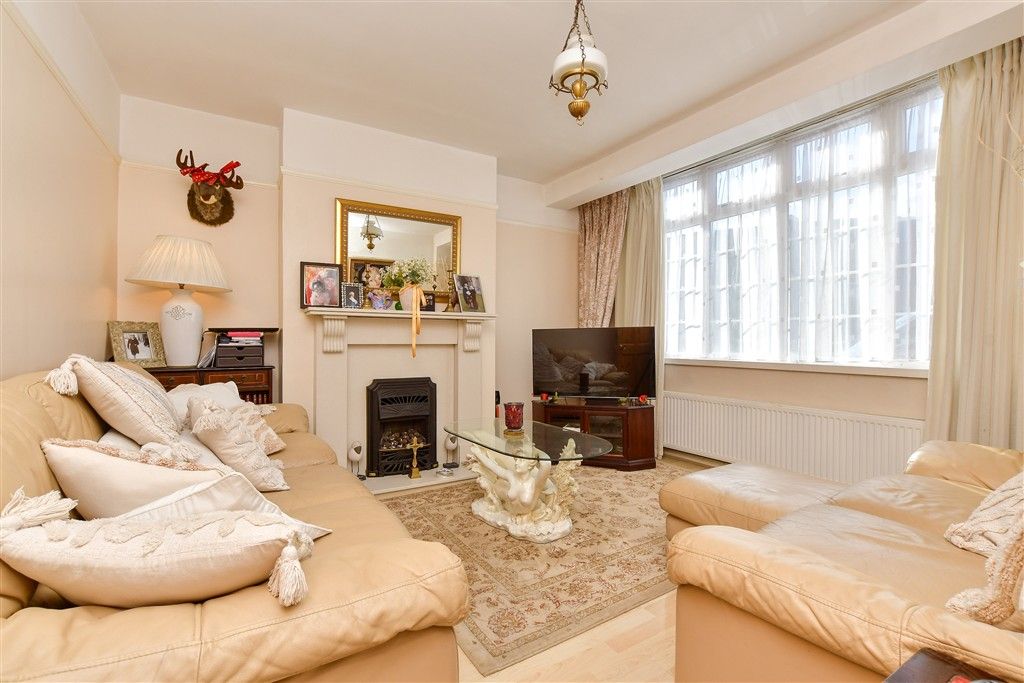 Property photo 2 of 10 Lounge