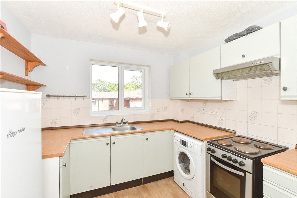 Property photo 3 of 12 Kitchen