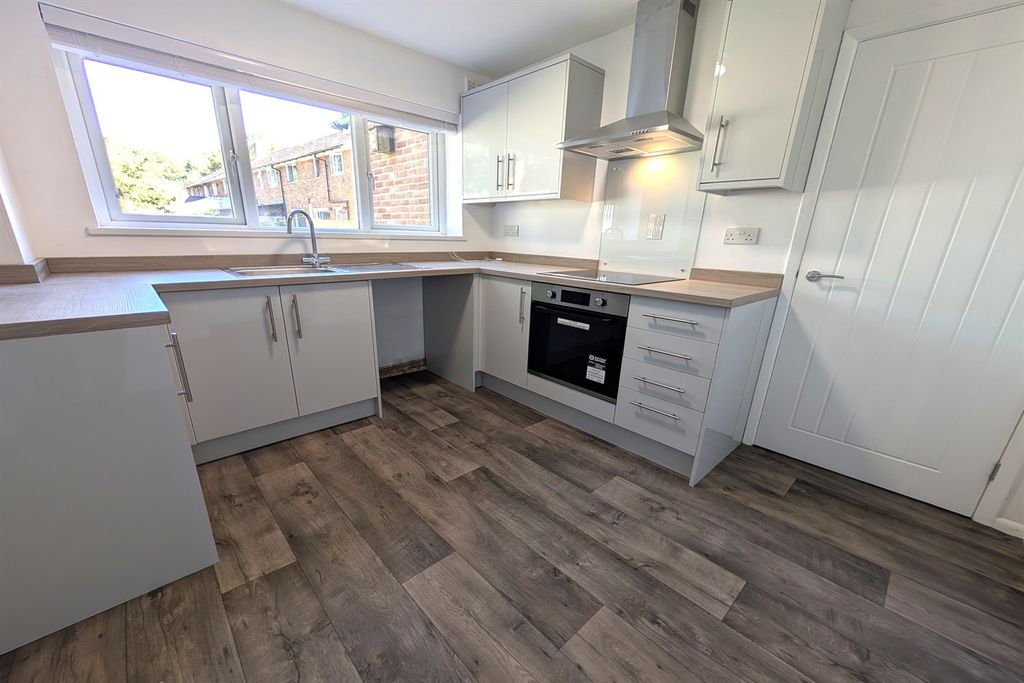 Property photo 3 of 17 (Main)