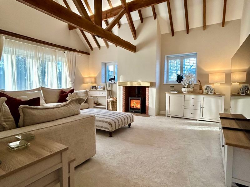 Property photo 2 of 18 Lounge