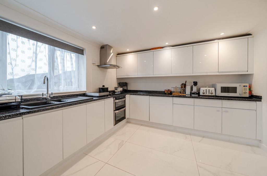 Property photo 3 of 10 1516292-15-1A0813...