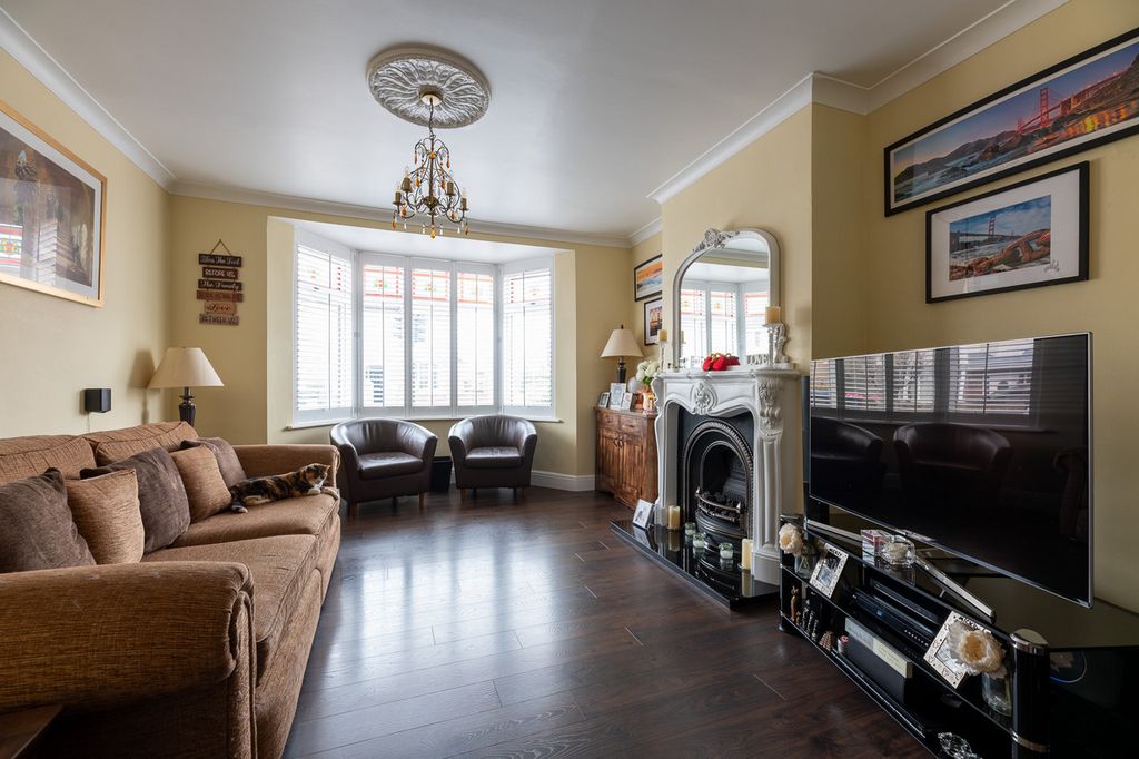 Property photo 2 of 21