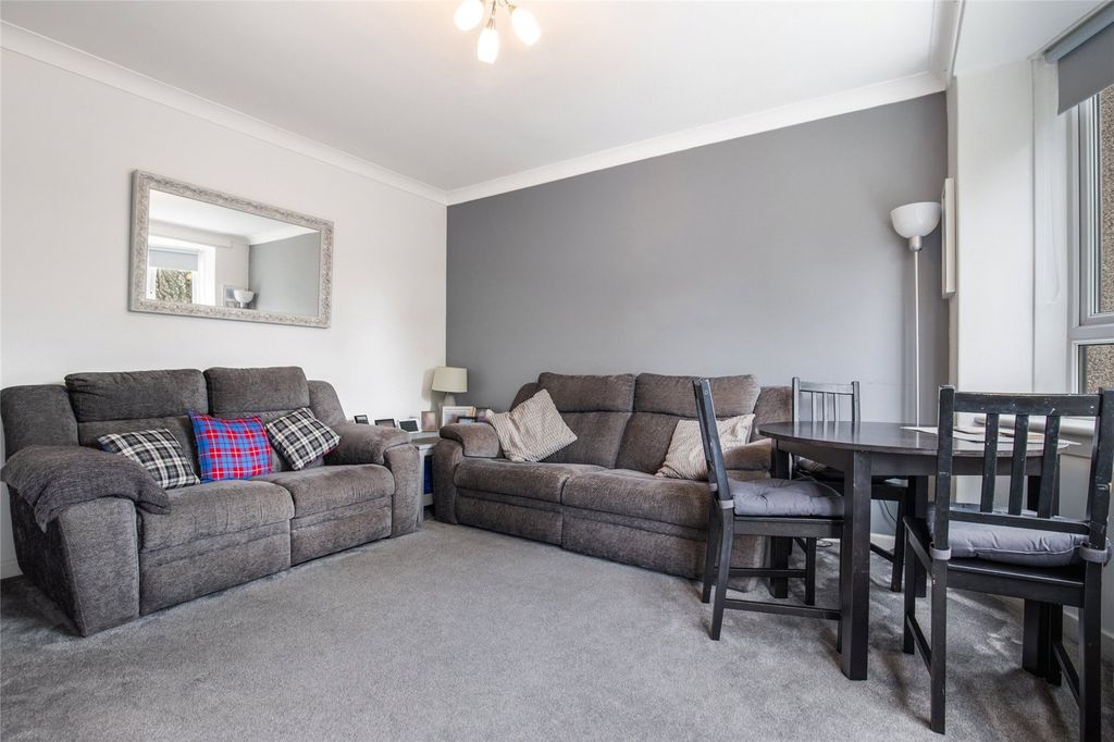 Property photo 2 of 25 Picture No. 23