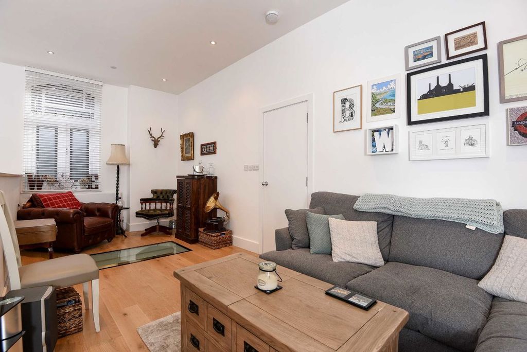 Property photo 2 of 7