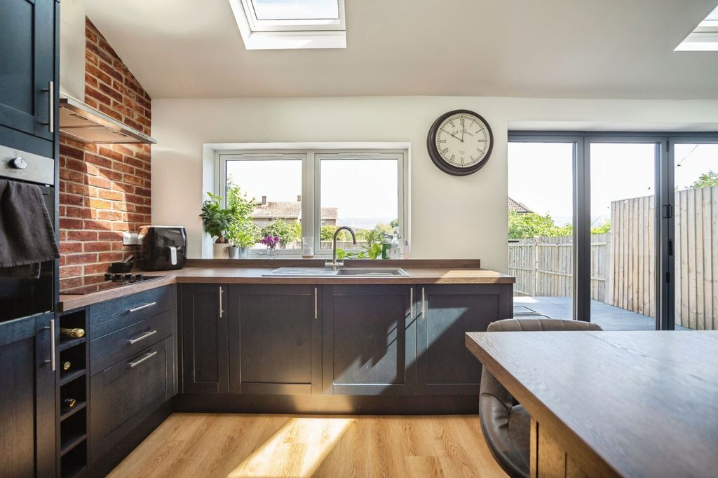 Property photo 3 of 16 Kitchen