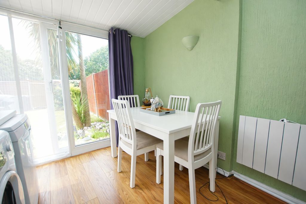 Property photo 2 of 11 Kitchen/ Breakfast Room
