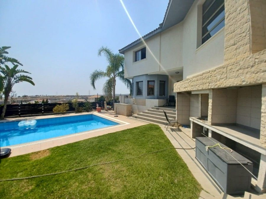 Property photo 1 of 11