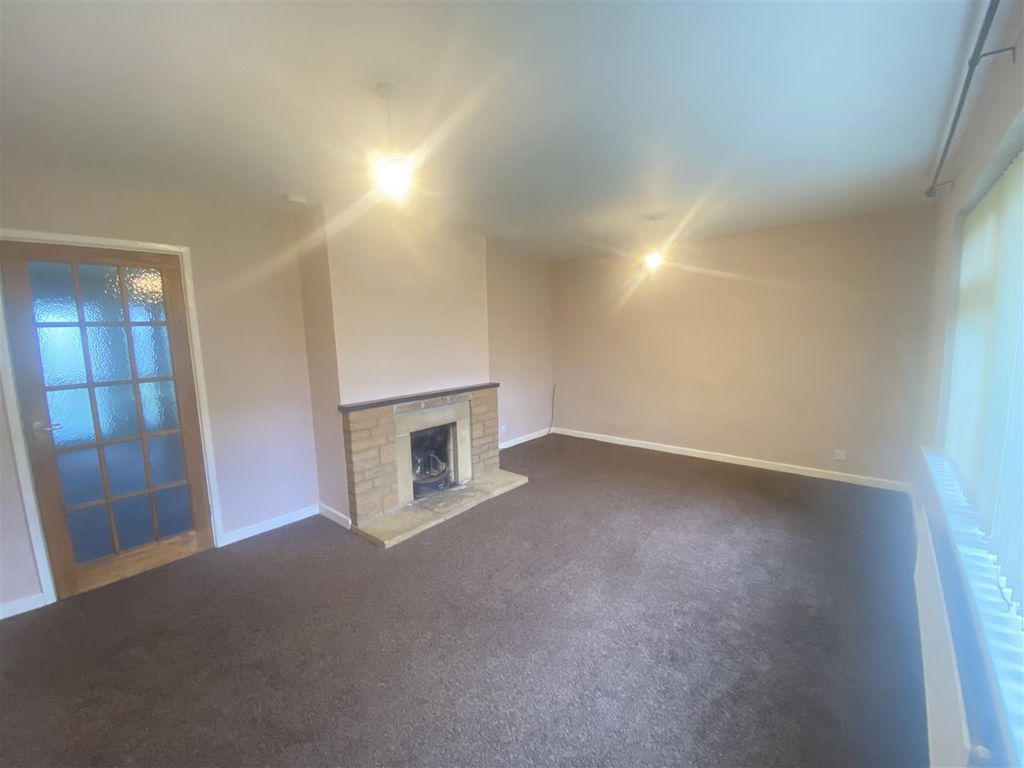 Property photo 3 of 9 Lounge