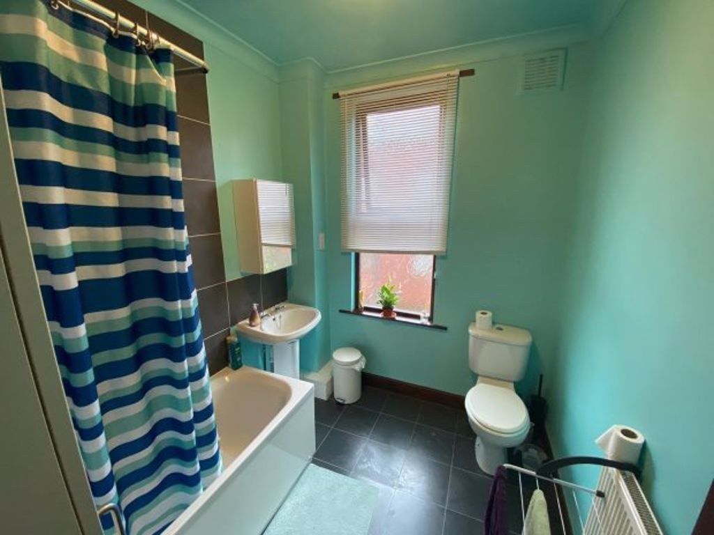 Property photo 3 of 7 A Neat And Well-Maintained Bathroom Featuring A Ba...
