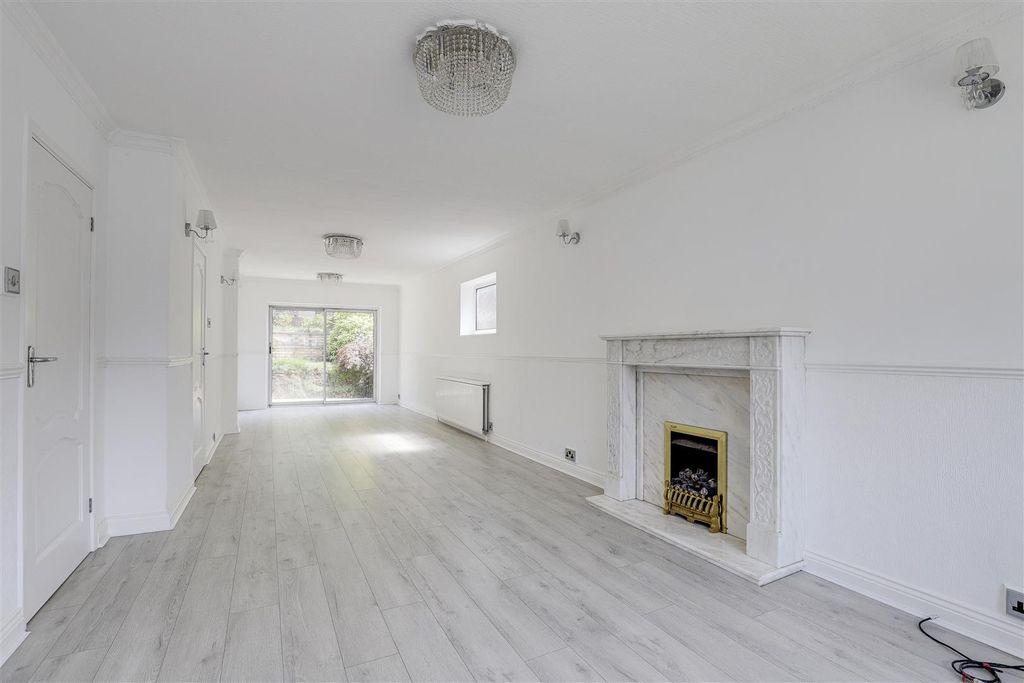 Property photo 2 of 17 9230.Jpg