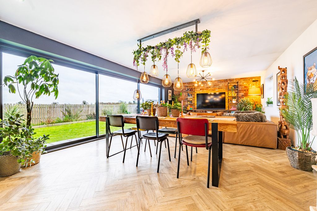 Property photo 2 of 33