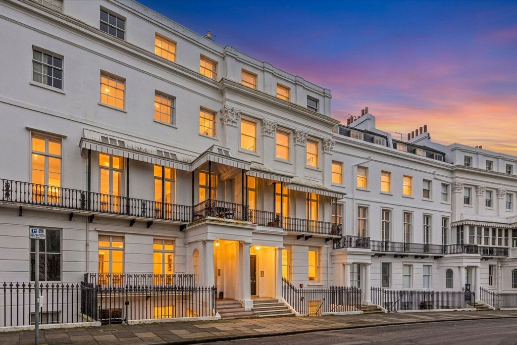 Property photo 1 of 31