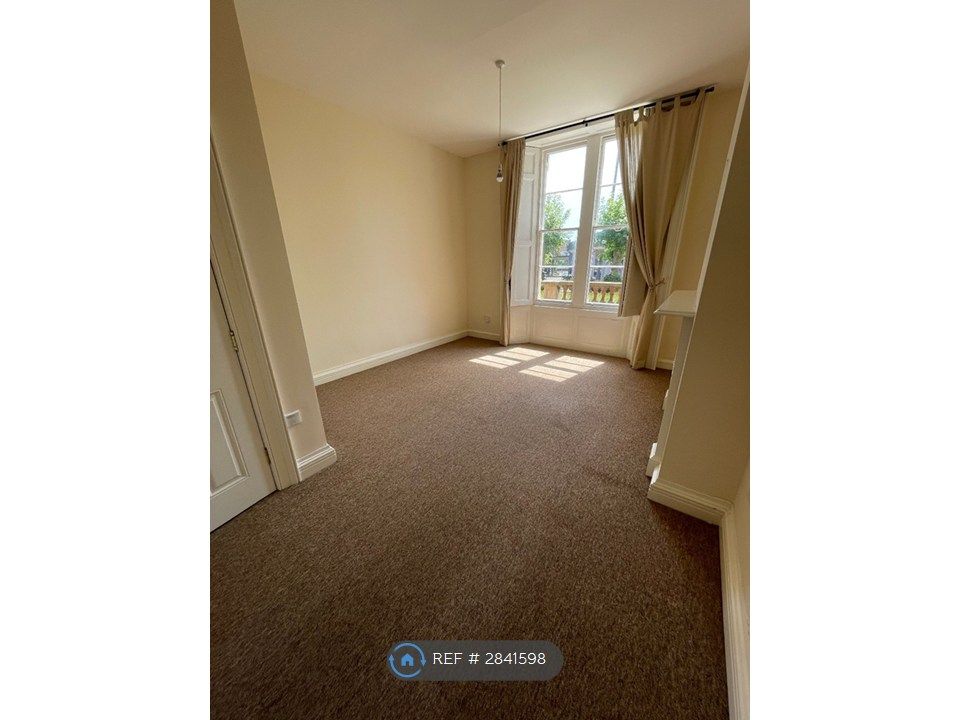 Property photo 3 of 15 Living Space