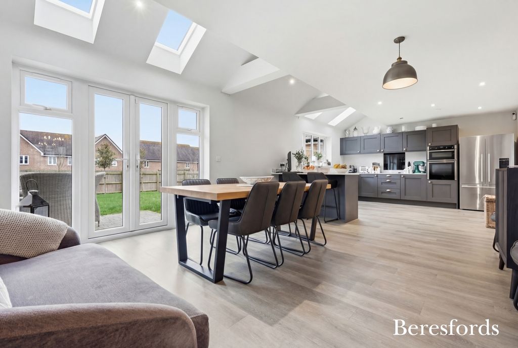 Property photo 2 of 25 Picture No. 30