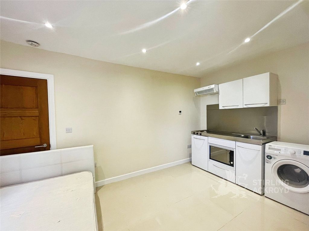 Property photo 1 of 6 Studio