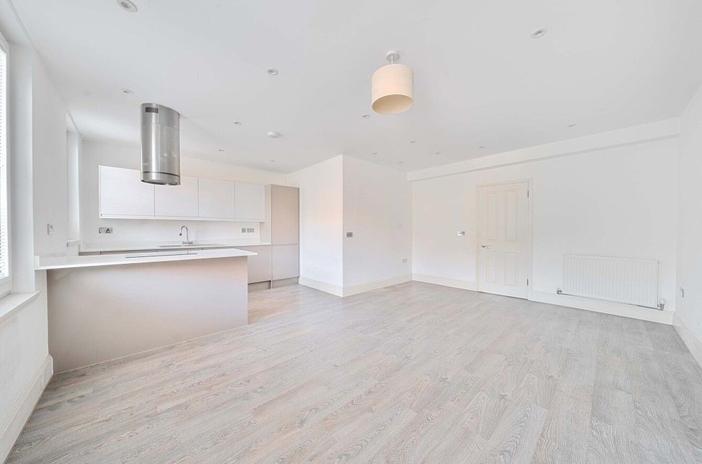 Property photo 3 of 13 1288499-7-683Dbbd...