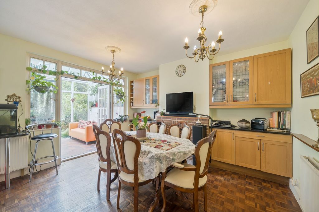 Property photo 3 of 20 Dining Room